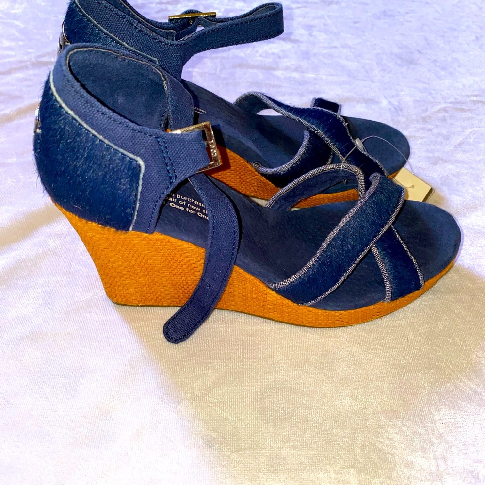 TOMS STRAPPY WEDGE BLUE INK PONY HAIR
